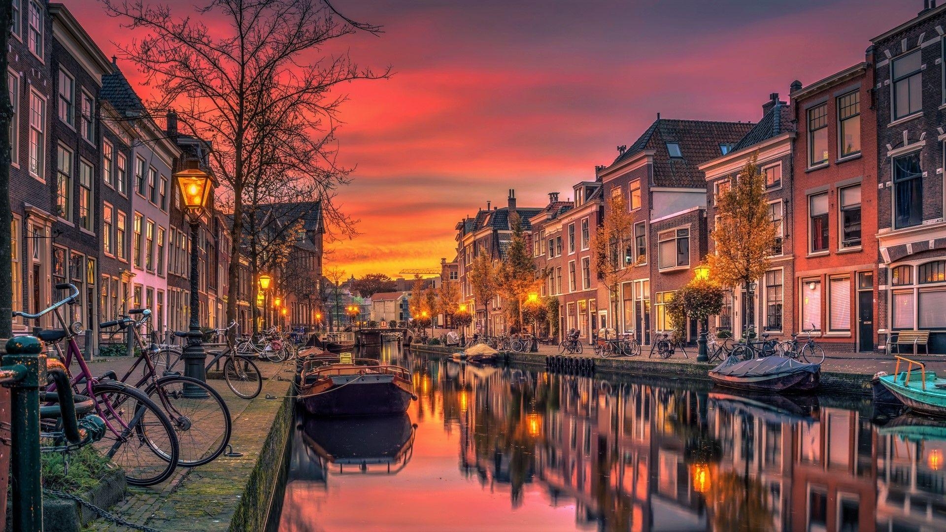 Amsterdam, Kanal, Sonnenuntergang, Fahrräder, Boote, 1920x1080 Full HD Desktop