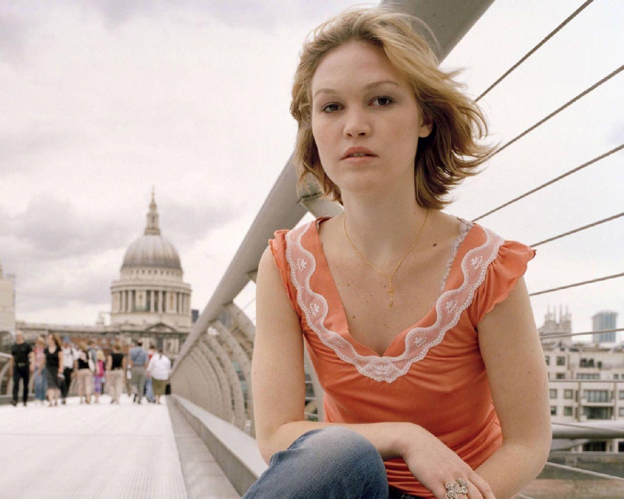 Julia Stiles, 1024 Bild, Desktop, Wallpaper, Filmschauspielerin, 1280x1030 HD Desktop