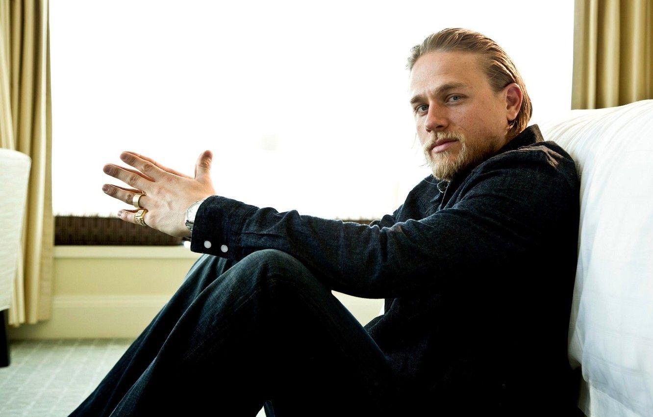 Charlie Hunnam, Schauspieler, männlich, blond, Hintergrund, 1340x850 HD Desktop