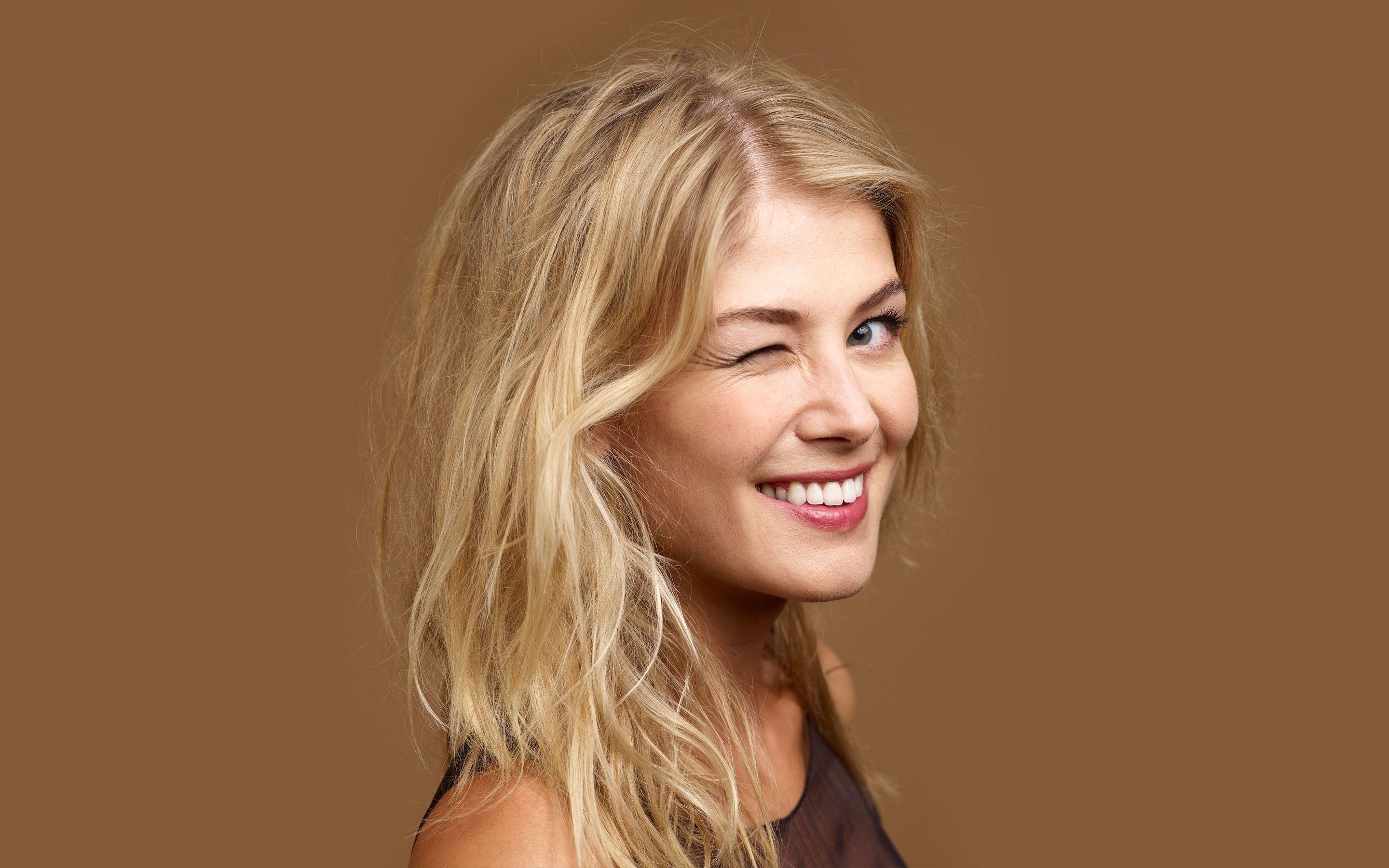 Rosamund Pike, HD, Film, Berühmtheit, Schauspielerin, 2880x1800 HD Desktop