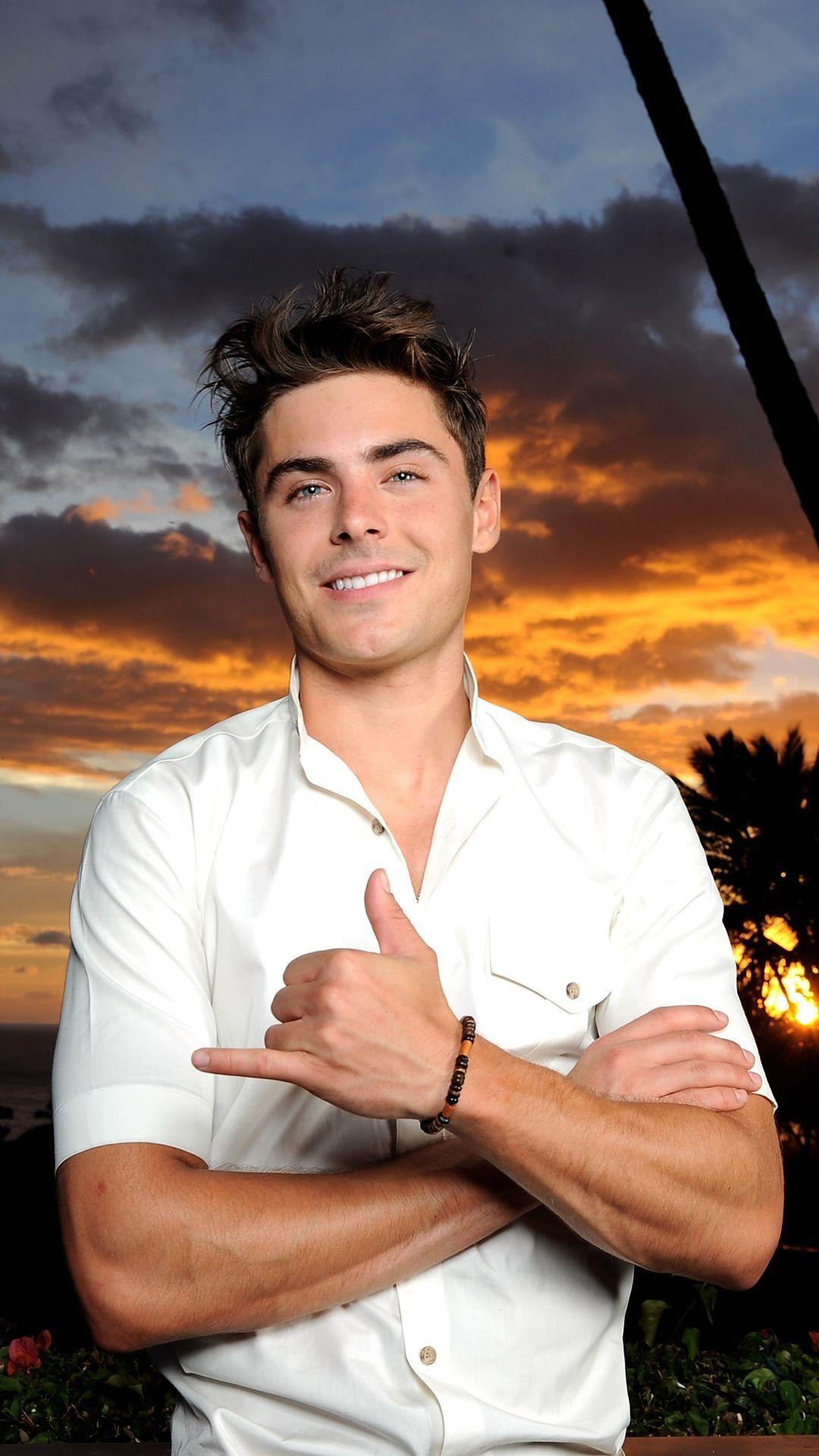 Zac Efron, Lächeln, Schauspieler, Hintergrund, Zac, 1080x1920 Full HD Handy