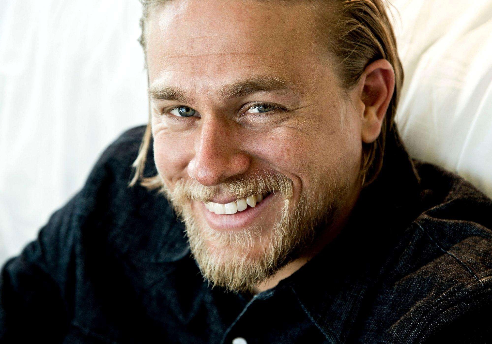 Charlie Hunnam, Desktop, HD, Schauspieler, Hintergrund, 2000x1400 HD Desktop