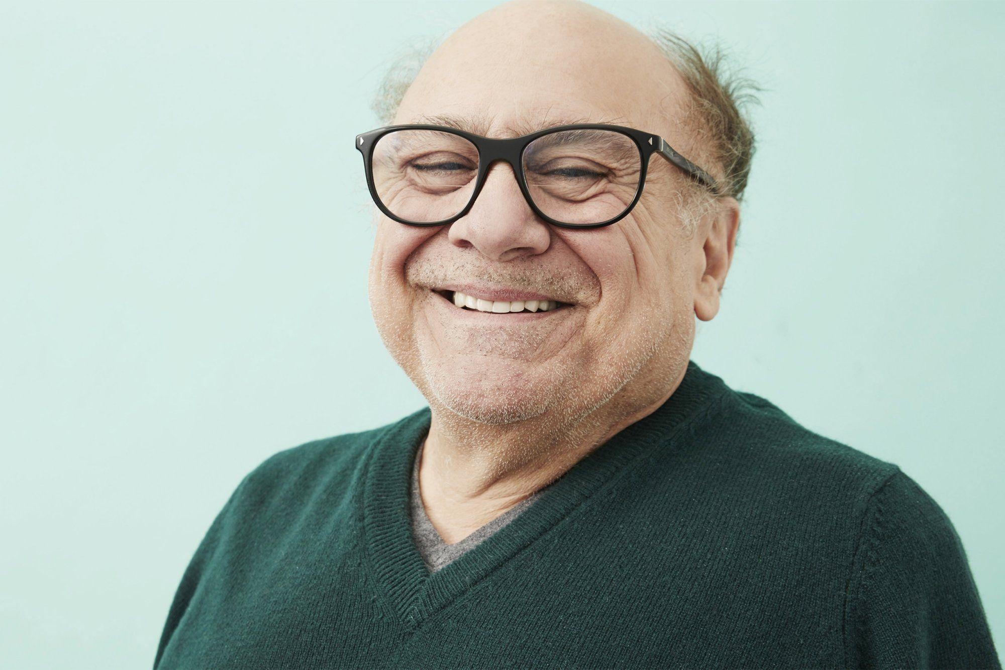 Danny DeVito, Hintergrund, Komiker, Schauspieler, Legende, 2000x1340 HD Desktop