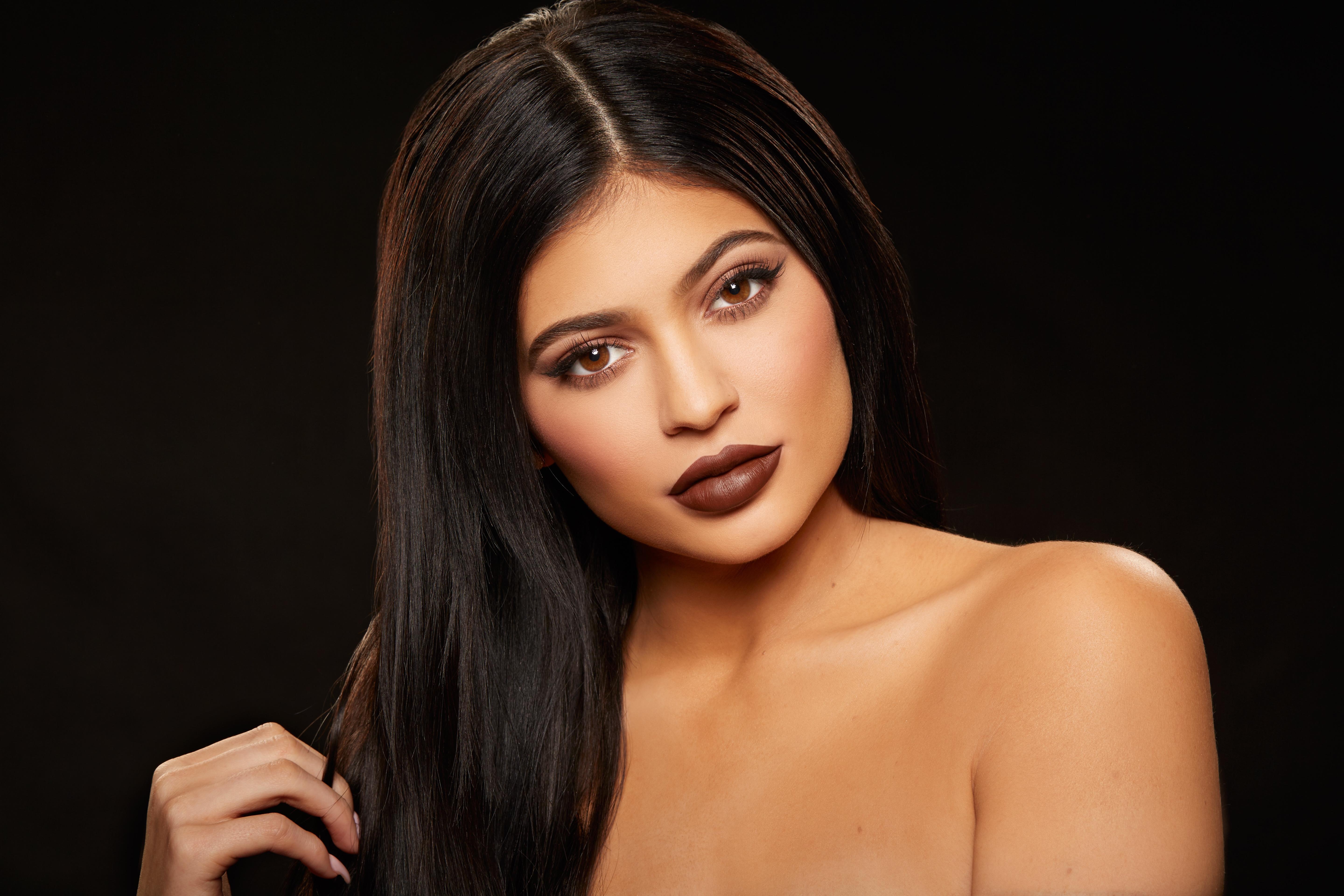 Kylie Jenner, Lip Kit, Makeup, HD, 5K, 5760x3840 4K Desktop