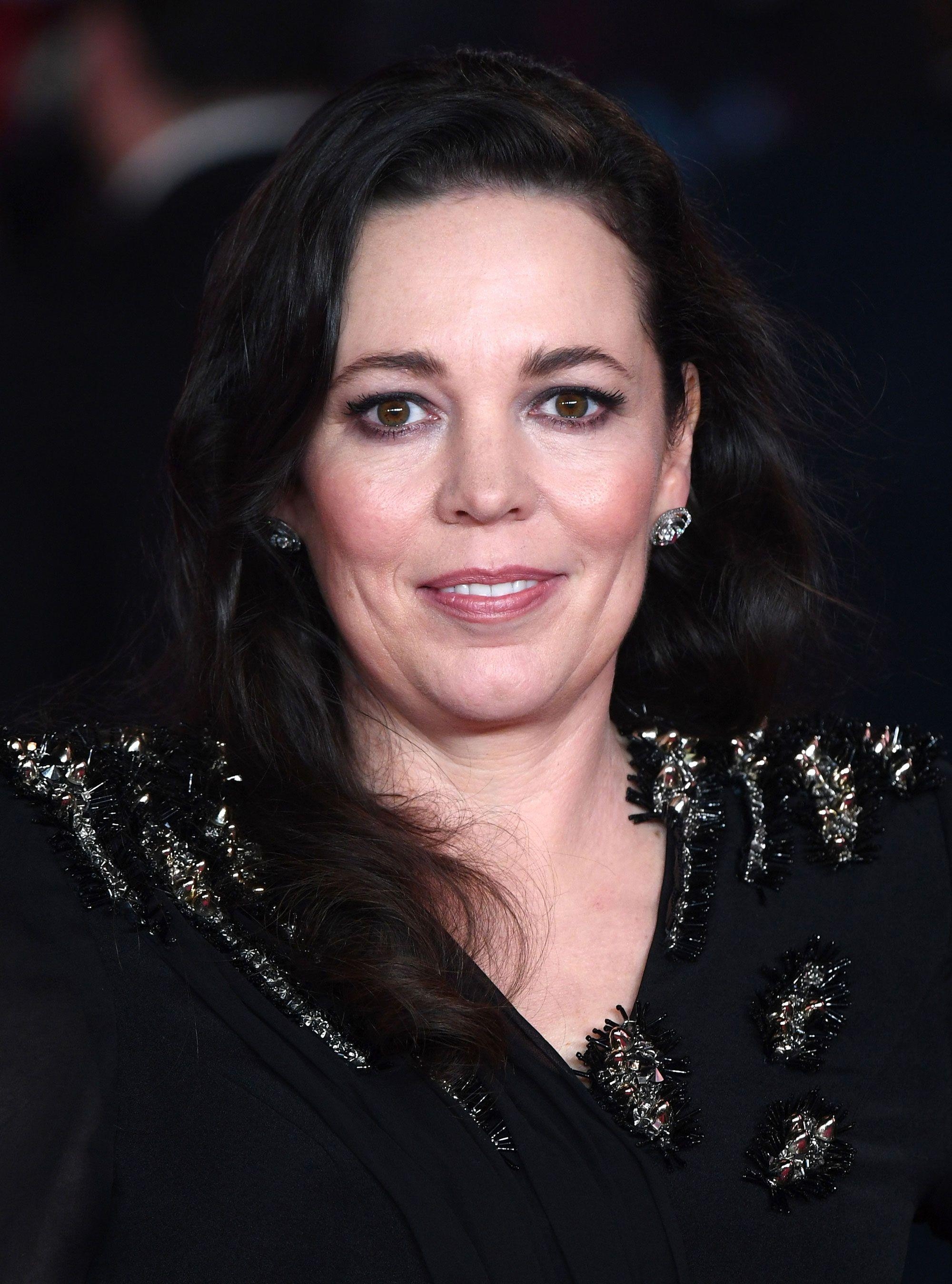 Olivia Colman, Schauspielerin, Hintergrund, Porträt, Film, 2000x2700 HD Handy