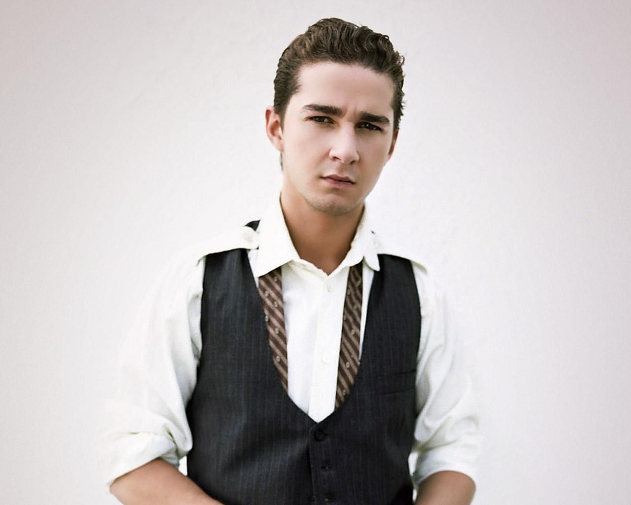 Shia LaBeouf, Prominente, Bilder, Hollywood, Hintergrund, 1280x1030 HD Desktop